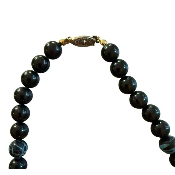 Vintage 30" Black & Gold Beaded Necklace With Decorative Oval Clasp - Picture 4 of 6